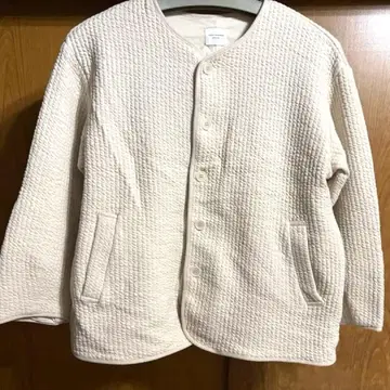 어반 리서치 도어스 퀼팅 노카라 자켓 화이트 베이지 계열