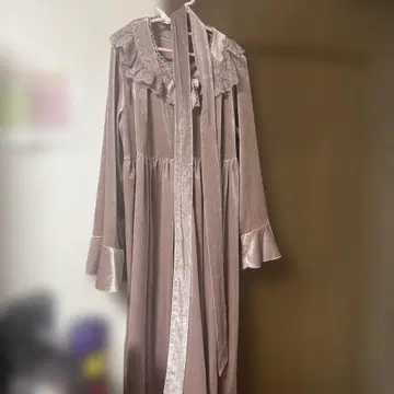 시마무라 쿠루미 씨 레이스 포함 베이지 롱 원피스