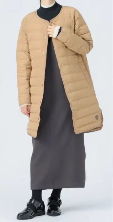 베이지 롱 다운 자켓