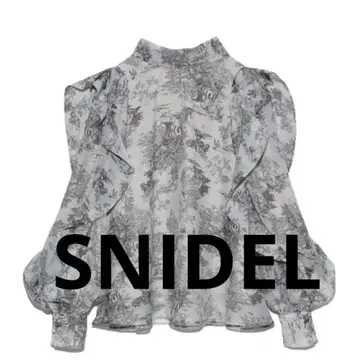 [ 새상품급 ] SNIDEL 프릴 하이넥 블라우스