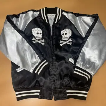 스컬 자수 새틴 스카잔