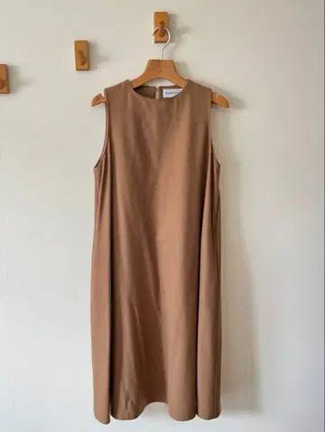 스탬프앤다이어리 A라인 플레어 원피스 카멜 오버롤 스커트