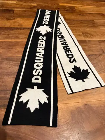 주말 한정 가격!! DSQUARED2 리프 디자인 로고 라인 머플러