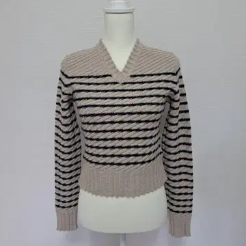 다나홀 스트라이프 V넥 니트 프랑스제
