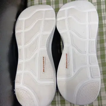 SKECHERS Swift Fit 와이드 핏 스니커즈