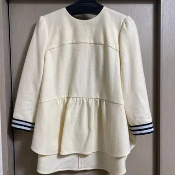 [ 보더스 앳 발코니 ] 아이보리 페플럼 긴팔 상의