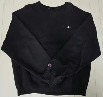 Champion 블랙 크루넥 맨투맨