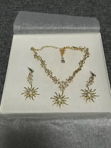 Moe Bridal 골드 라푼젤 태양 모티브 목걸이 & 귀걸이