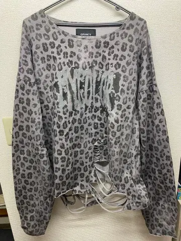 GRANCY 올 패턴 큐빅 그래픽 롱 T