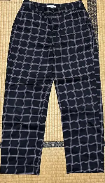 VANS 블랙 체크 무늬 슬랙스