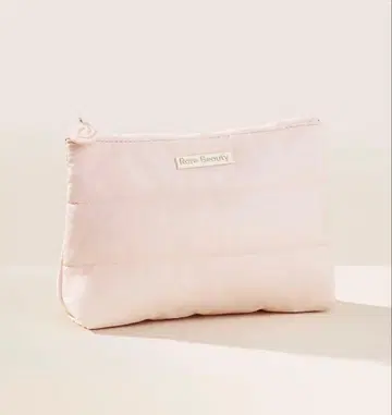 Rare Beauty 퀼팅 파우치 Soft peach