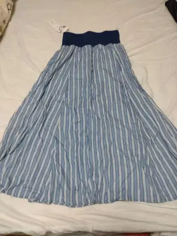 택 포함 미사용 새상품 coope 블루 화이트 스트라이프 플레어 스커트