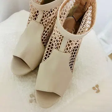 키다리 아저씨 베이지 오픈토 메쉬 23 새상품