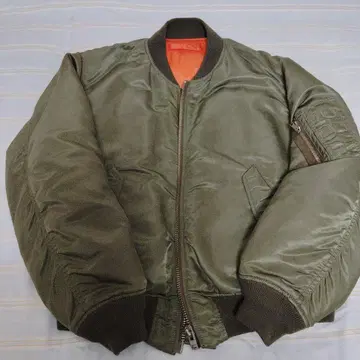 록 뷰티앤유스 올리브 그린 MA-1