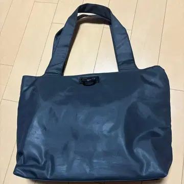 페라가모 블랙 토트백 플랩 포함