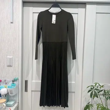 UNIQLO 올리브 그린 긴팔 플리츠 원피스 새상품 정가 4990엔