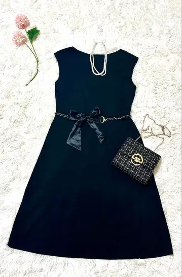 8. UNIQLO 블랙 슬리브리스 원피스 M