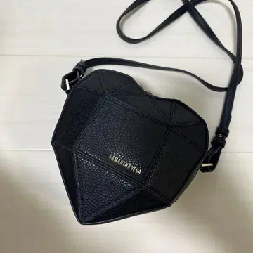 사만사 베가 하트형 숄더백 블랙