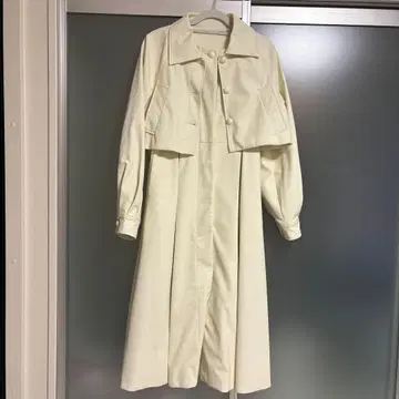 아이보리 가죽 원단 셋업 (착용 사진 있음)