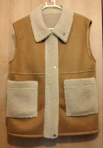 kastane 페이크 무스탕 베스트 리버서블 베이지