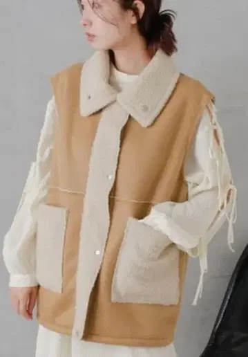 kastane 페이크 무스탕 베스트 리버서블 베이지 카스타네