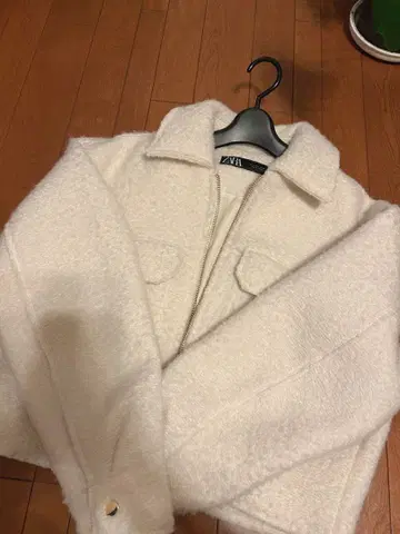 ZARA 화이트 집업 자켓
