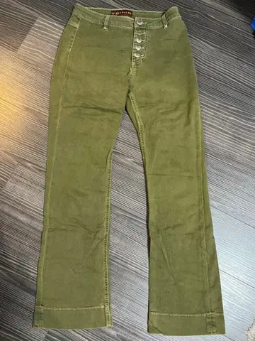 Alexa Chung 올리브 그린 플레어 팬츠