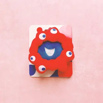 오사카 간사이 엑스포 2025 미야쿠미야쿠 봉제 인형 배지 페이스