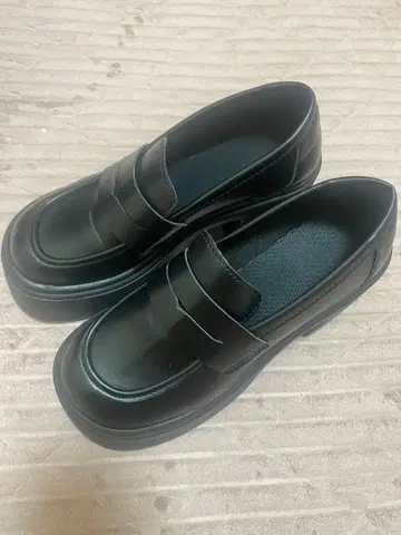 [ 미사용 새상품 ] 통굽 로퍼 블랙