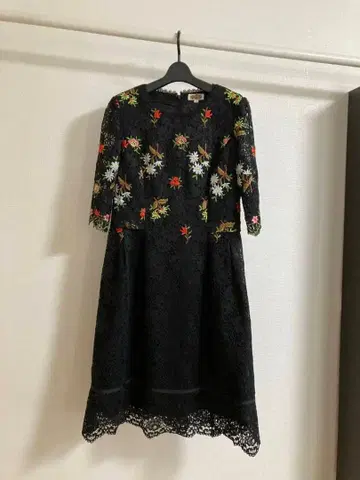 레이스 꽃무늬 원피스