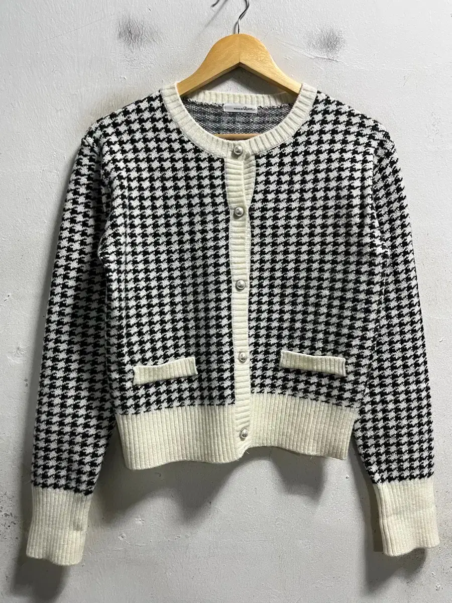 55-66 Roem Loose Fit Round Neck Cardigan Genuine