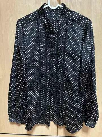 SHIPS 도트 프릴 핀턱 레이스 블라우스