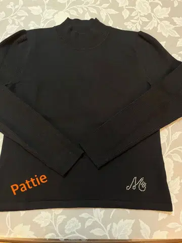 엠즈 그레이시 스팽글 원포인트 니트