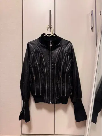 Denton 블랙 점퍼