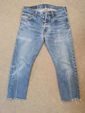 리바이스 라이트 블루 데님 컷오프 밑단