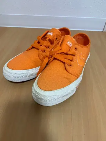 오렌지 캔버스 스니커즈 로우컷
