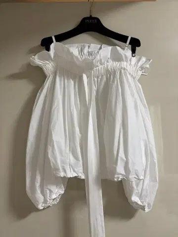 프레이 아이디 오프숄더 벌룬 셔츠