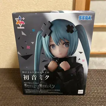 닫혀진 창의 세계의 하츠네 미쿠 피규어