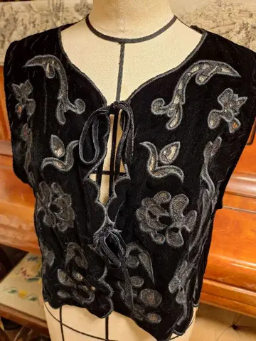 블랙 자수 벨벳 베스트 미사용 새상품