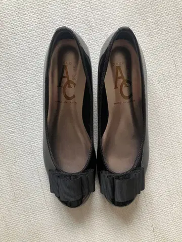 리본 포함 블랙 발레 슈즈