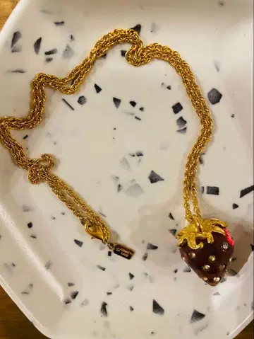 케네스 제이 레인 딸기 목걸이