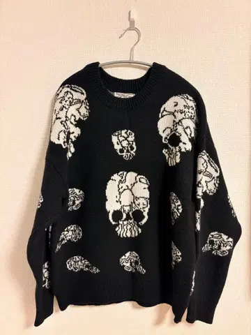 KARAKU 고양이 스컬 패턴 크루넥 니트