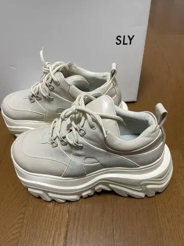 SLY 통굽 스니커즈