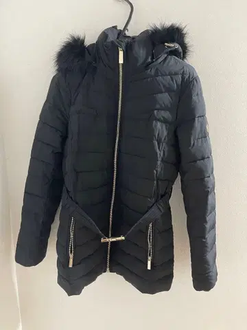 퍼 후드 블랙 다운 자켓