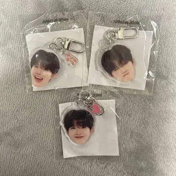 TREASURE 캡슐 토이 얼굴 아크링 키링