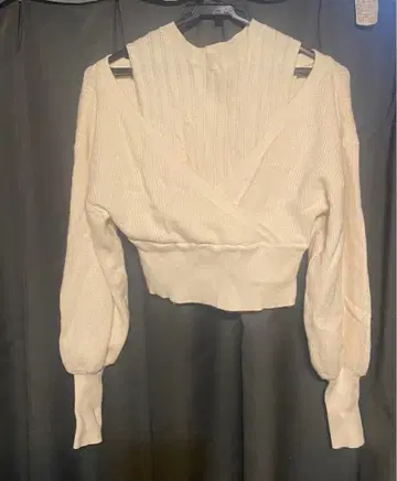 아이보리 크롭 니트 오프숄더