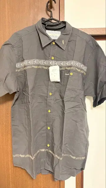 Crocodile 반팔 셔츠 LL 그레이 자수