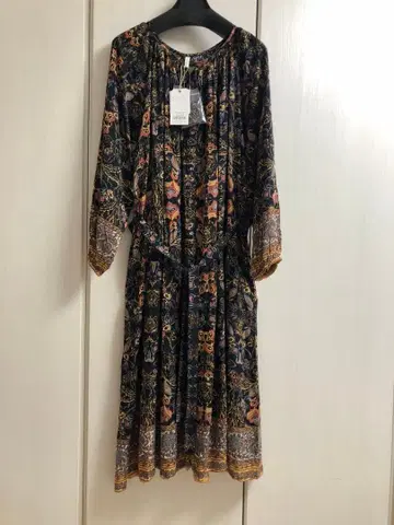 새상품 다크 플라워 프린트 원피스