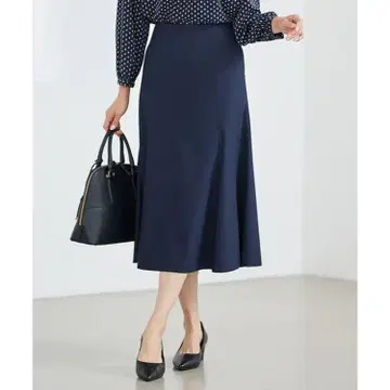 [ 새상품급 ] 23구 스트레치 부처 스커트 세레모니 네이비