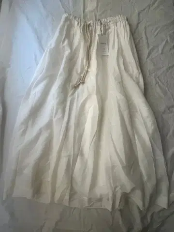 미사용 새상품 LISSETTE 화이트 롱 스커트 실크